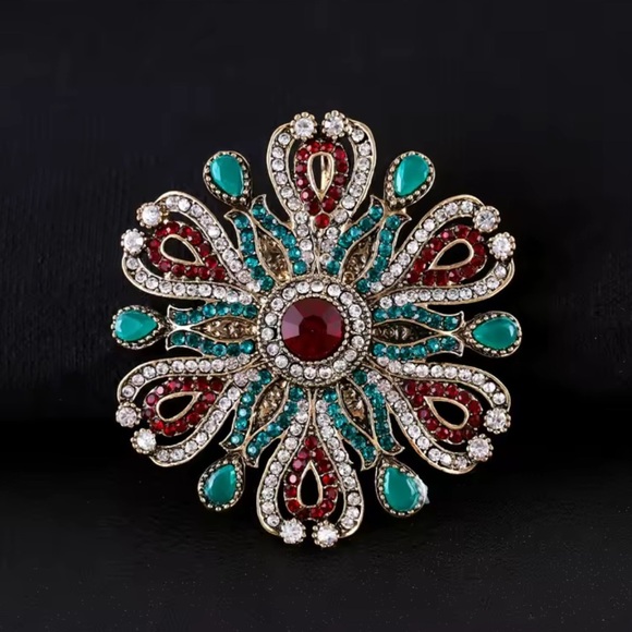 Vintage Baroque Queen Crystal Elegant Brooch - Picture 11 of 13